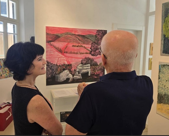 האמנית מיכל זכאי בהשקת התערוכה, צילום יהורם גלילי